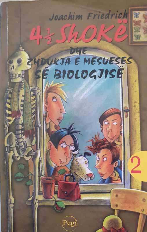 Cover of 4 1/2 shokë dhe zhdukja e  mësueses së biologjise
